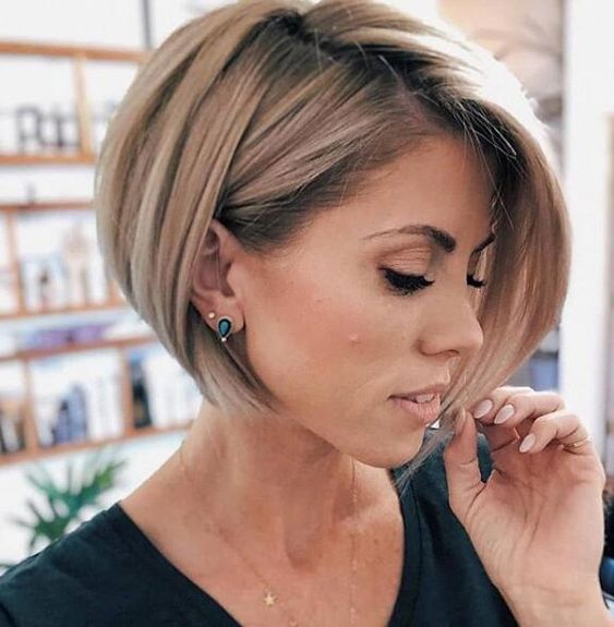 12 Ideas of Short Bob Hairstyles for Women Over 40