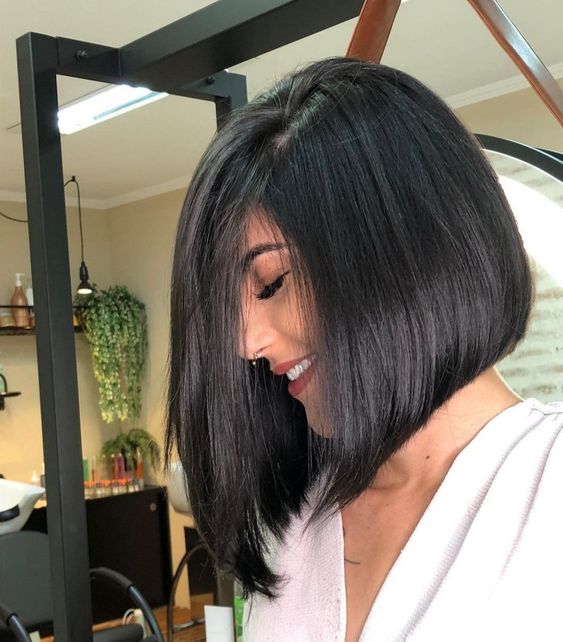 11 Amazing Shoulder-Length Bob Haircuts You'll Want To Try In 2024