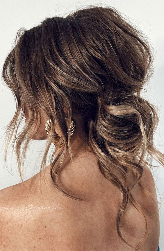 16 Perfect Messy Hairstyles for 2023