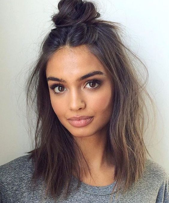 12 Inspiring Medium Hairstyles for Round Faces You Should Try