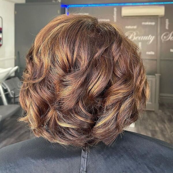 25 Dark Hairstyles with Caramel Highlights