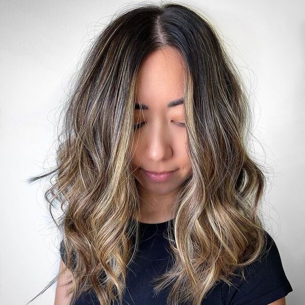 25 Dark Hairstyles with Caramel Highlights