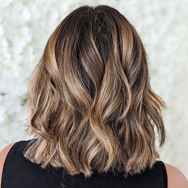 25 Dark Hairstyles with Caramel Highlights