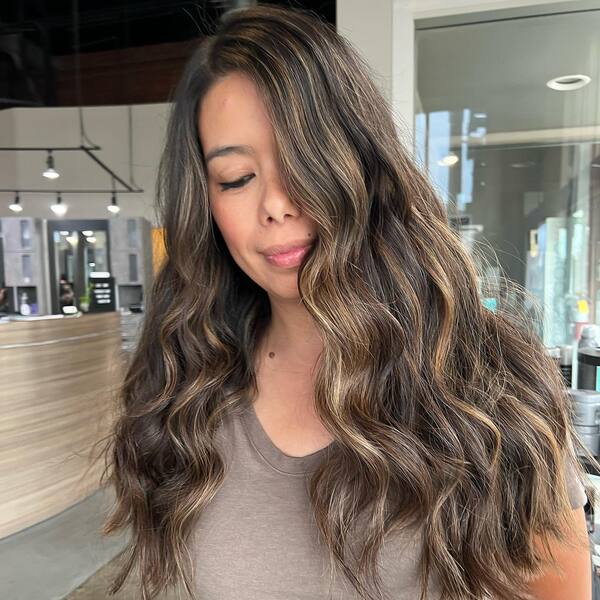 25 Dark Hairstyles with Caramel Highlights