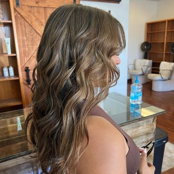 25 Dark Hairstyles with Caramel Highlights