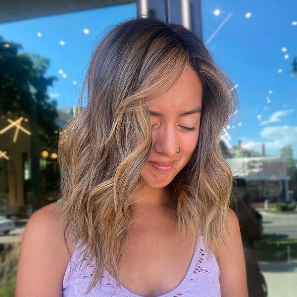 25 Dark Hairstyles with Caramel Highlights