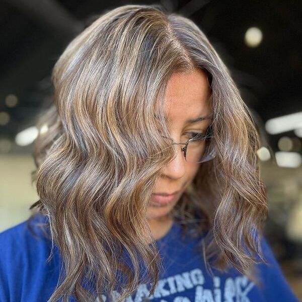 25 Dark Hairstyles with Caramel Highlights